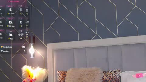 Snapshot of emylaveau chatting on 02-12-25, 01:48 Emy online show from 02-12-25, 01:48