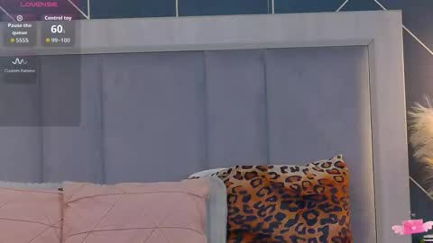 Snapshot of emylaveau chatting on 09-11-25, 05:18 Emy online show from 09-11-25, 05:18