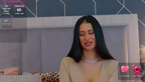 Snapshot of emylaveau chatting on 10-27-25, 07:34 Emy online show from 10-27-25, 07:34