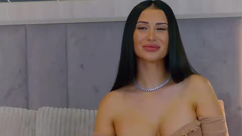 Snapshot of emylaveau chatting on 11-04-25, 06:45 Emy online show from 11-04-25, 06:45