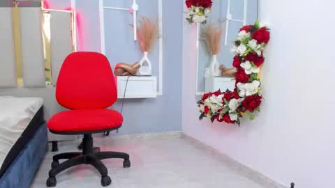 Emy online show from 11-08-25, 04:18