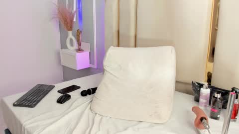 Snapshot of emysandoval chatting on 02-13-26, 02:02 Emy online show from 02-13-26, 02:02