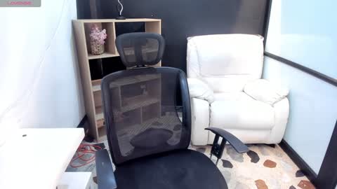 Snapshot of emysilver chatting on 02-04-25, 02:43 Emy Silver online show from 02-04-25, 02:43