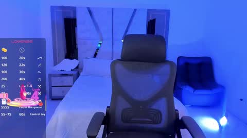 Snapshot of emysilver chatting on 02-15-25, 05:07 Emy Silver online show from 02-15-25, 05:07