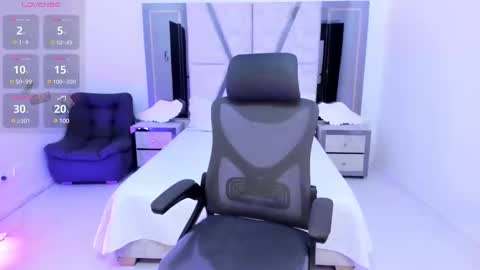 Snapshot of emysilver chatting on 02-26-25, 02:46 Emy Silver online show from 02-26-25, 02:46