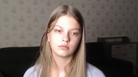 Snapshot of emysway chatting on 12-22-24, 09:09 EmySway online show from 12-22-24, 09:09