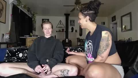 Cedar redhead and River brunette online show from 01-09-25, 04:08