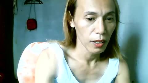 Snapshot of encantadats chatting on 06-11-26, 06:44 CHUN LY online show from 06-11-26, 06:44