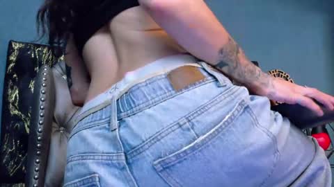 EnchantressQueen online show from 04-15-26, 01:29