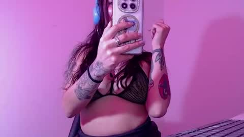 Snapshot of enchantressqueen chatting on 07-28-26, 05:12 EnchantressQueen online show from 07-28-26, 05:12