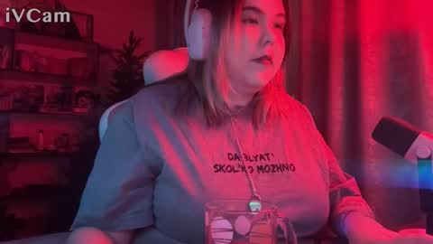 Snapshot of endless_voice_ chatting on 12-14-25, 11:15 endless_voice_ online show from 12-14-25, 11:15