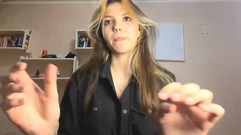 Snapshot of enedinahevia chatting on 04-11-26, 06:12 Margot online show from 04-11-26, 06:12