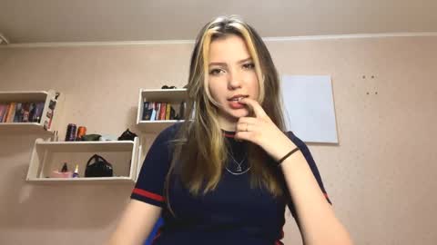 Snapshot of enedinahevia chatting on 04-12-26, 06:02 Margot online show from 04-12-26, 06:02