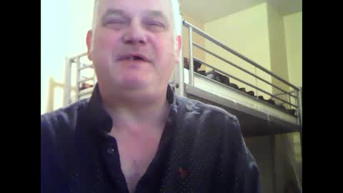 Snapshot of englishguysurrey chatting on 01-22-25, 10:05 englishguysurrey online show from 01-22-25, 10:05