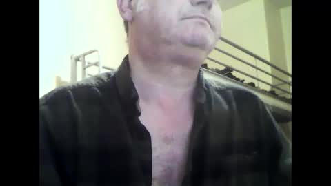 Snapshot of englishguysurrey chatting on 02-06-25, 06:13 englishguysurrey online show from 02-06-25, 06:13