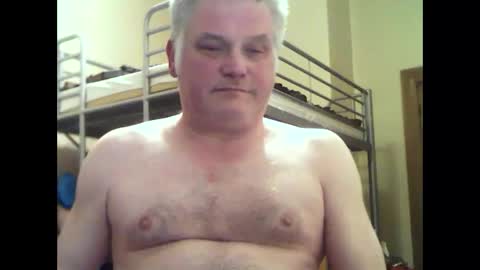 Snapshot of englishguysurrey chatting on 02-26-25, 10:31 englishguysurrey online show from 02-26-25, 10:31