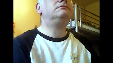 Snapshot of englishguysurrey chatting on 09-18-25, 06:04 englishguysurrey online show from 09-18-25, 06:04