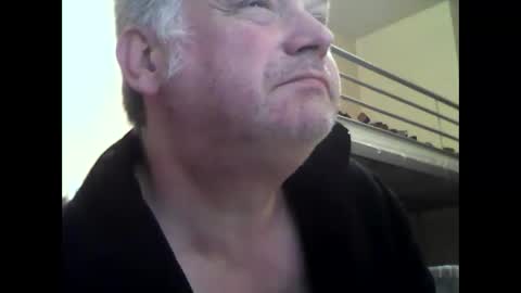 Snapshot of englishguysurrey chatting on 10-15-25, 06:02 englishguysurrey online show from 10-15-25, 06:02