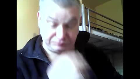 Snapshot of englishguysurrey chatting on 11-19-25, 08:47 englishguysurrey online show from 11-19-25, 08:47