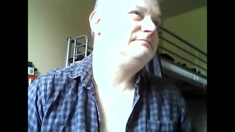 Snapshot of englishguysurrey chatting on 05-02-26, 08:41 englishguysurrey online show from 05-02-26, 08:41