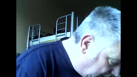 Snapshot of englishguysurrey chatting on 05-17-26, 04:43 englishguysurrey online show from 05-17-26, 04:43