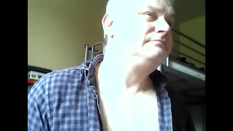 Snapshot of englishguysurrey chatting on 05-19-26, 10:21 englishguysurrey online show from 05-19-26, 10:21