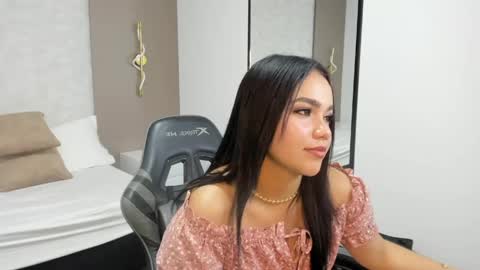 Snapshot of enma_grundy chatting on 04-29-26, 05:30 E N M A online show from 04-29-26, 05:30