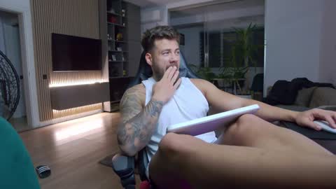 Erik online show from 01-18-25, 09:02