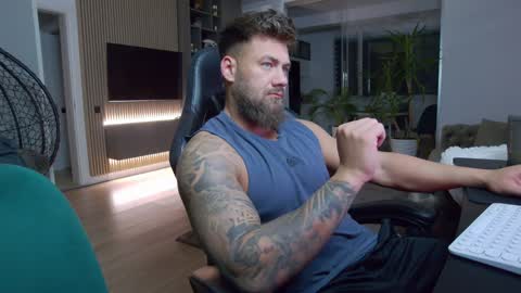 Erik online show from 01-24-25, 06:46