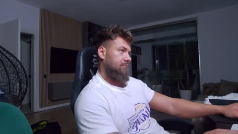 Erik online show from 01-27-25, 05:26