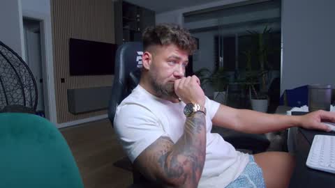 Erik online show from 01-31-25, 07:29