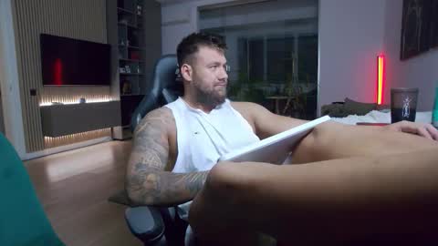 Erik online show from 11-07-25, 06:52