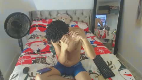 Snapshot of enyer_twin chatting on 12-17-25, 11:33 enyer_twin online show from 12-17-25, 11:33