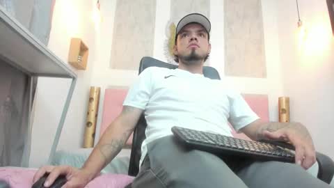 Snapshot of enzo_turner chatting on 01-07-26, 06:49 online show from 01-07-26, 06:49