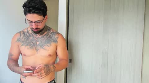 Enzo Aren online show from 11-30-25, 06:01