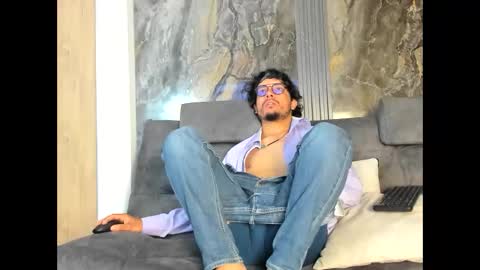 Snapshot of enzodarkwood chatting on 12-03-25, 02:04 Enzo online show from 12-03-25, 02:04