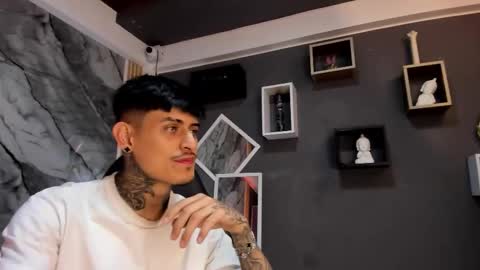 Snapshot of enzorodriguezz chatting on 10-21-25, 01:01 Enzo Rodriguez online show from 10-21-25, 01:01