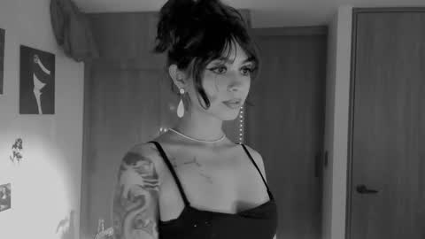 Snapshot of ephemeral_hot chatting on 01-09-26, 01:19 Leyla online show from 01-09-26, 01:19