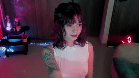Snapshot of ephemeral_hot chatting on 02-18-26, 10:06 Leyla online show from 02-18-26, 10:06