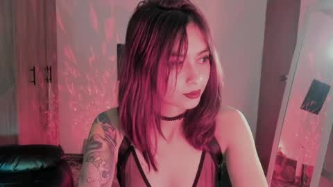 Snapshot of ephemeral_hot chatting on 04-30-26, 01:01 Leyla online show from 04-30-26, 01:01
