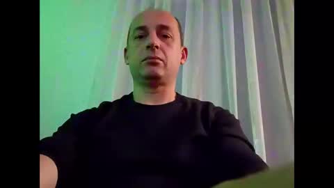 Snapshot of epu17 chatting on 12-19-25, 08:05 epu17 online show from 12-19-25, 08:05