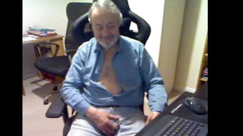 Snapshot of erasmus_d chatting on 12-03-24, 05:45 erasmus_d online show from 12-03-24, 05:45
