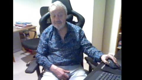 Snapshot of erasmus_d chatting on 12-07-24, 06:15 erasmus_d online show from 12-07-24, 06:15