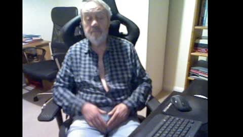Snapshot of erasmus_d chatting on 12-23-24, 06:27 erasmus_d online show from 12-23-24, 06:27