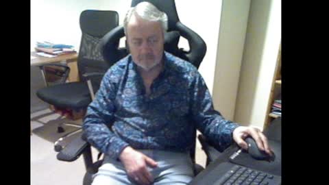 Snapshot of erasmus_d chatting on 01-02-25, 06:12 erasmus_d online show from 01-02-25, 06:12