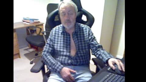 Snapshot of erasmus_d chatting on 01-04-25, 05:58 erasmus_d online show from 01-04-25, 05:58