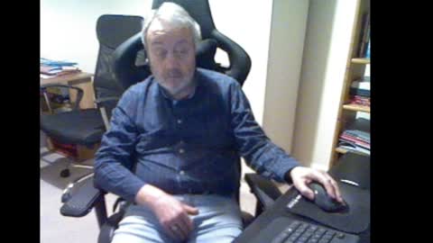 Snapshot of erasmus_d chatting on 01-10-25, 06:38 erasmus_d online show from 01-10-25, 06:38