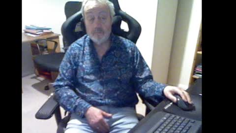 Snapshot of erasmus_d chatting on 01-12-25, 06:05 erasmus_d online show from 01-12-25, 06:05