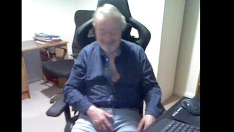 Snapshot of erasmus_d chatting on 01-19-25, 05:39 erasmus_d online show from 01-19-25, 05:39