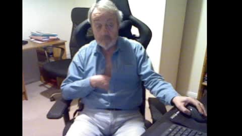 Snapshot of erasmus_d chatting on 01-31-25, 06:03 erasmus_d online show from 01-31-25, 06:03